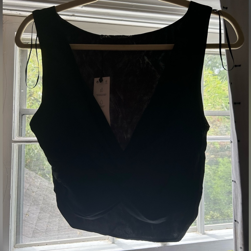 NEW ZARA TOP NEVER WORN WITH TAGS.